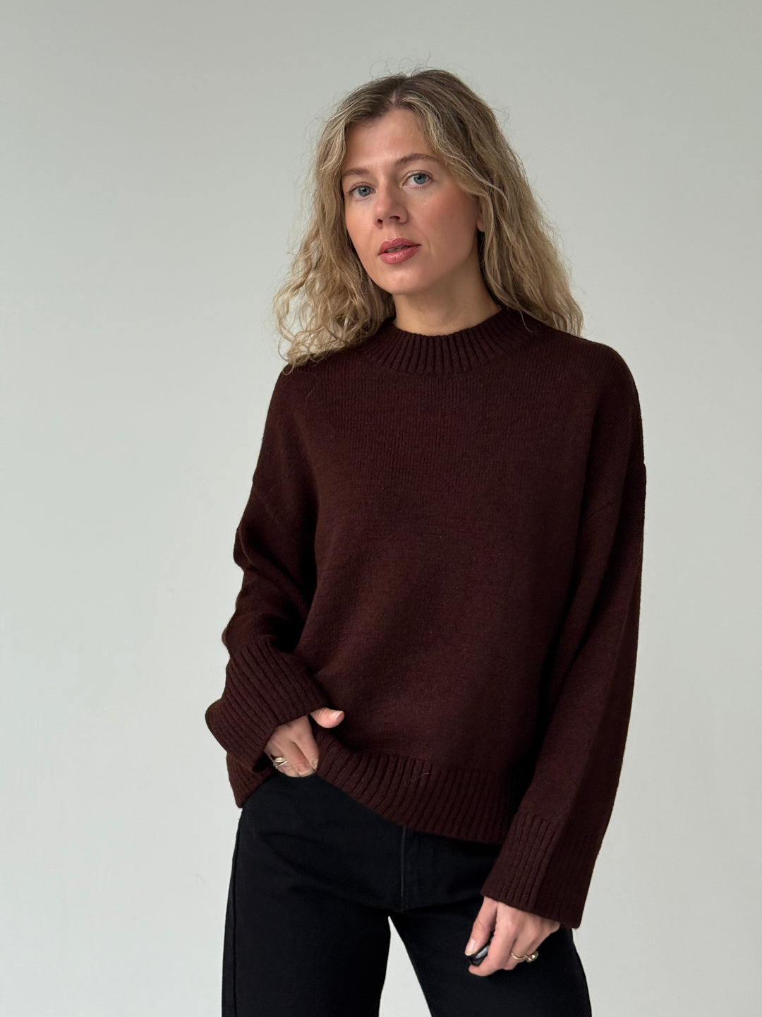 Adīts džemperis ar apaļu kakla izgriezumu #02