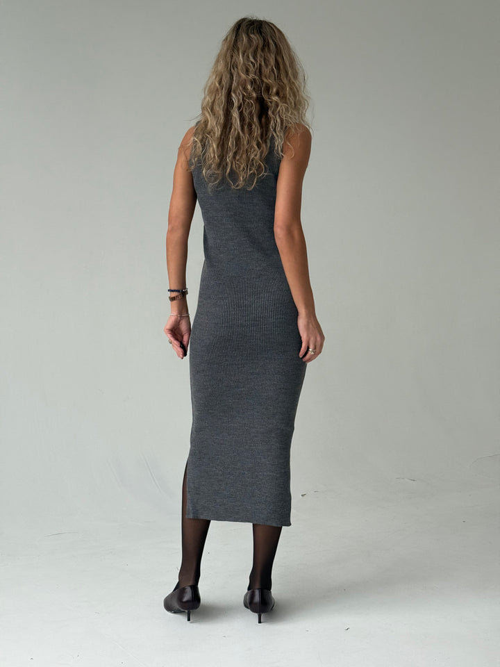 Trikotāžas kleitas un jakas komplekts