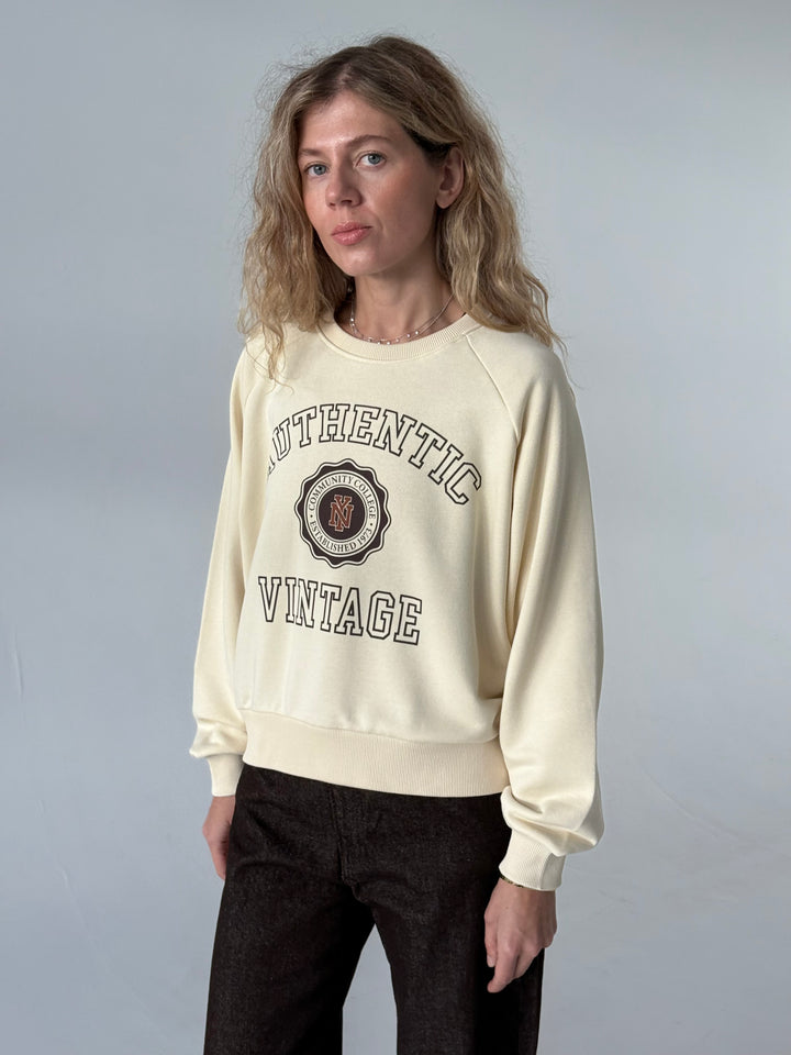 Kokvilnas oversize džemperis ar uzrakstu #01