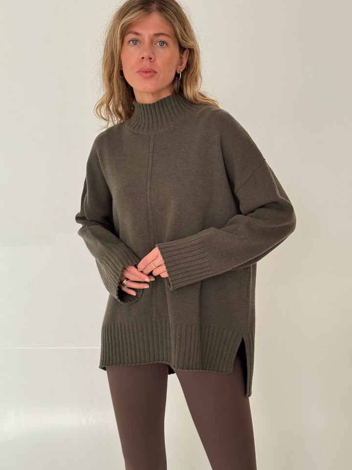 Oversize adīts vilnas džemperis ar augstu apkakli #02