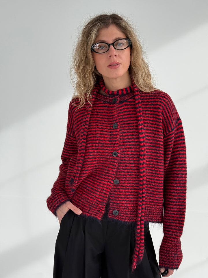 Adīta svītraina pogājama jaka ar jostu