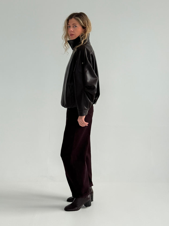 Ādas imitācijas bomber stila virsjaka ar augstu apkakli