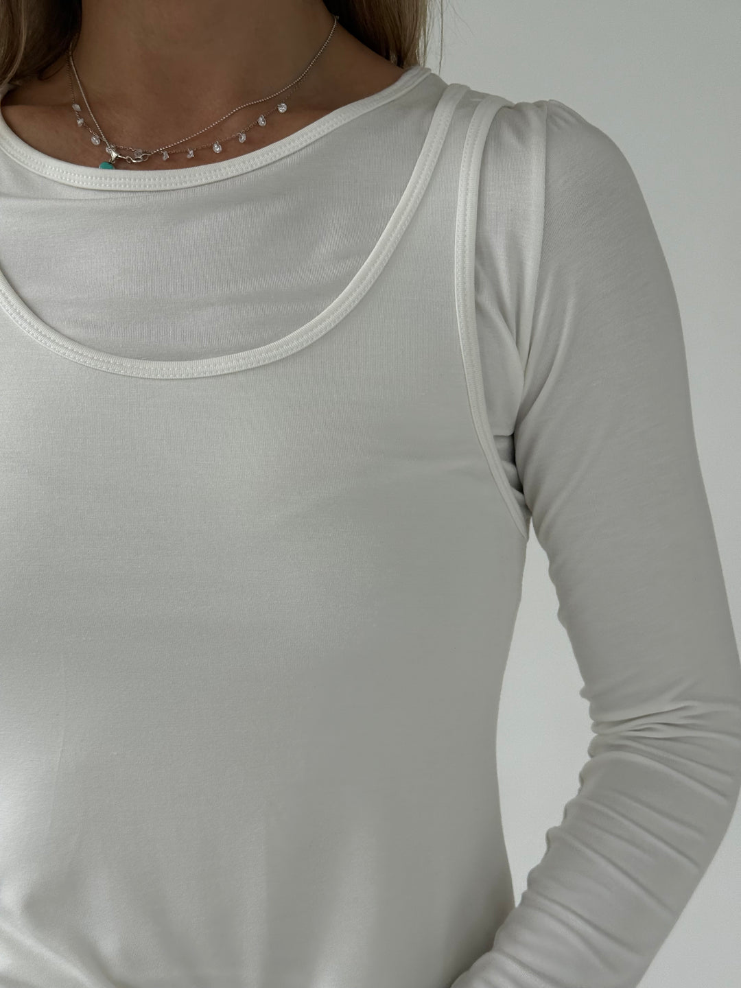Slim fit viskozes dubults tops ar garām piedurknēm