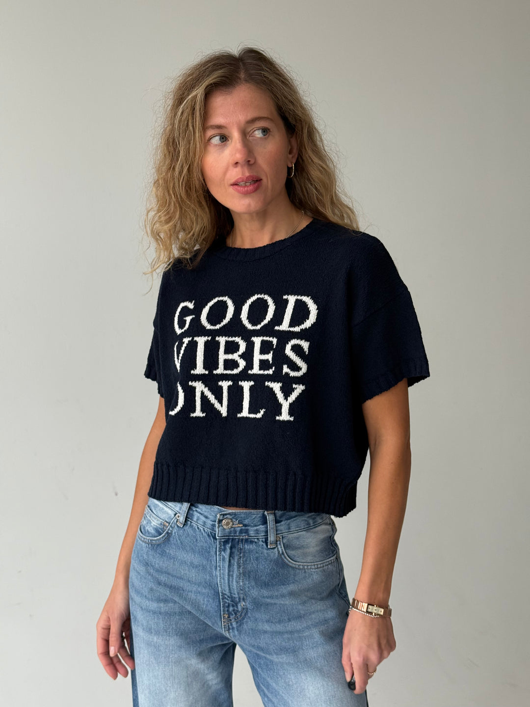 Adīts kokvilnas džemperis ar uzrakstu