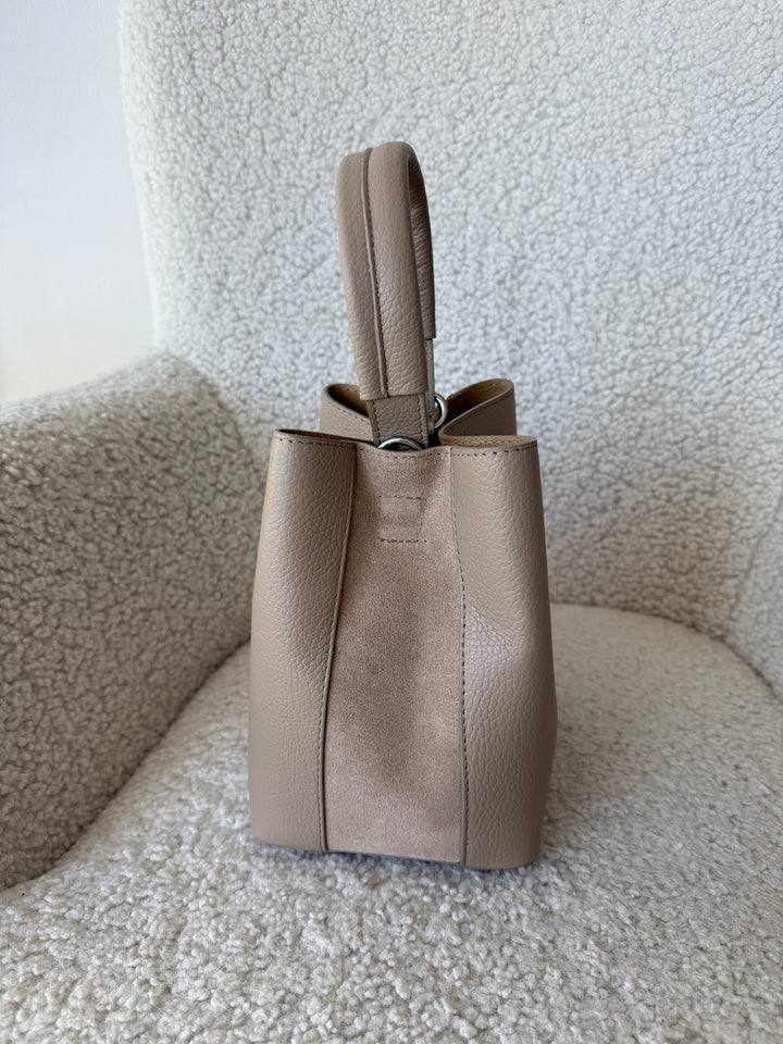 Ādas bucket soma