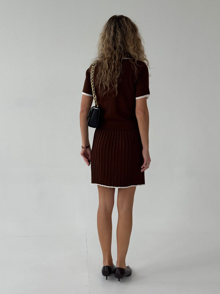 Trikotāžas plisētu svārku un topa komplekts