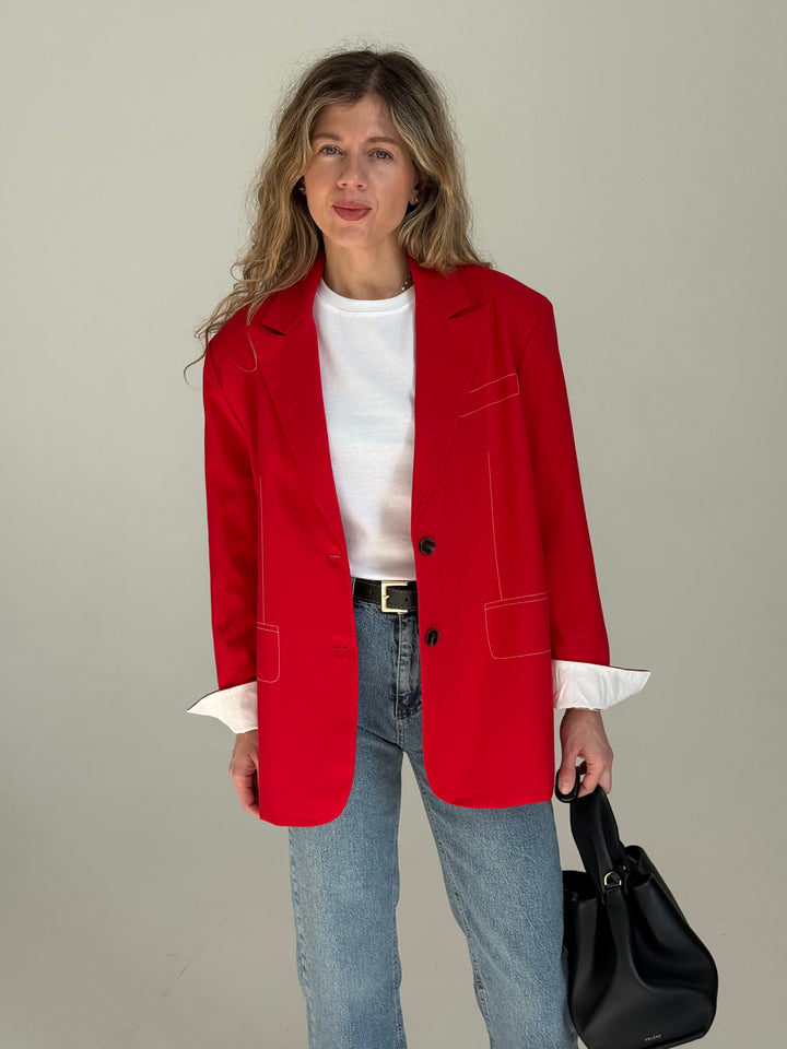 Oversize viskozes žakete ar kontrastējošiem elementiem