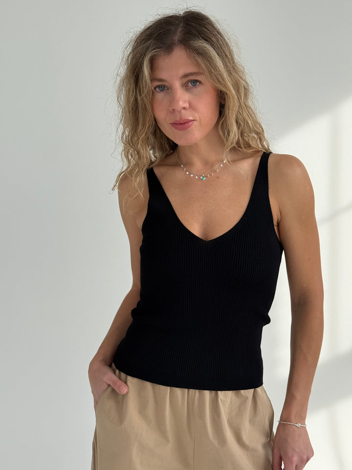 Rievots viskozes tops ar V-veida kakla izgriezumu