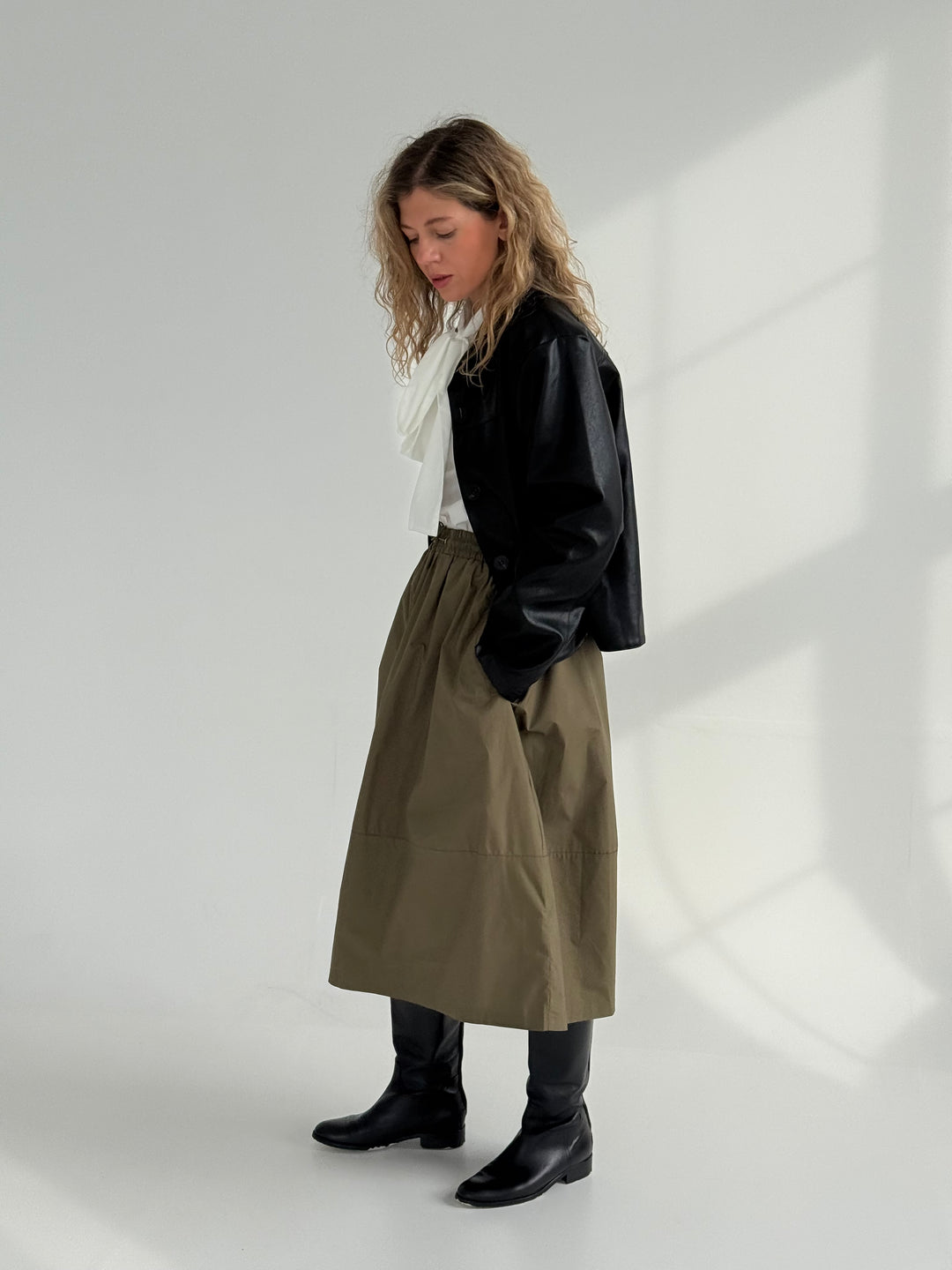 Kokvilnas svārki ar kabatām un savelkamu aukliņu