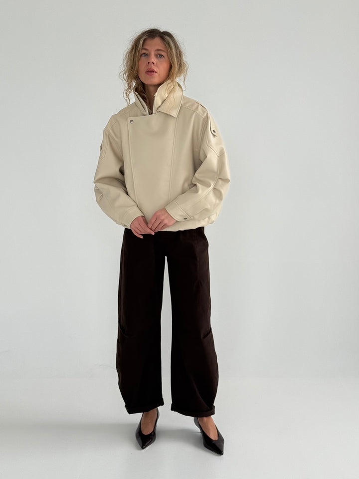 Ādas imitācijas bomber stila virsjaka ar augstu apkakli