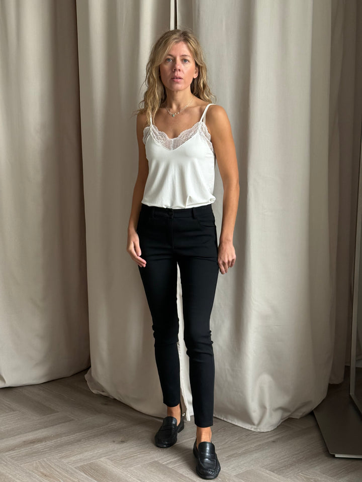 Slim fit stila bikses melns