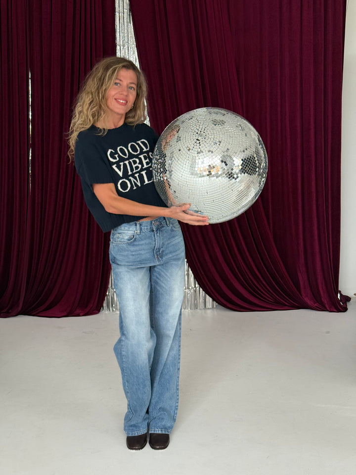 Adīts kokvilnas džemperis ar uzrakstu