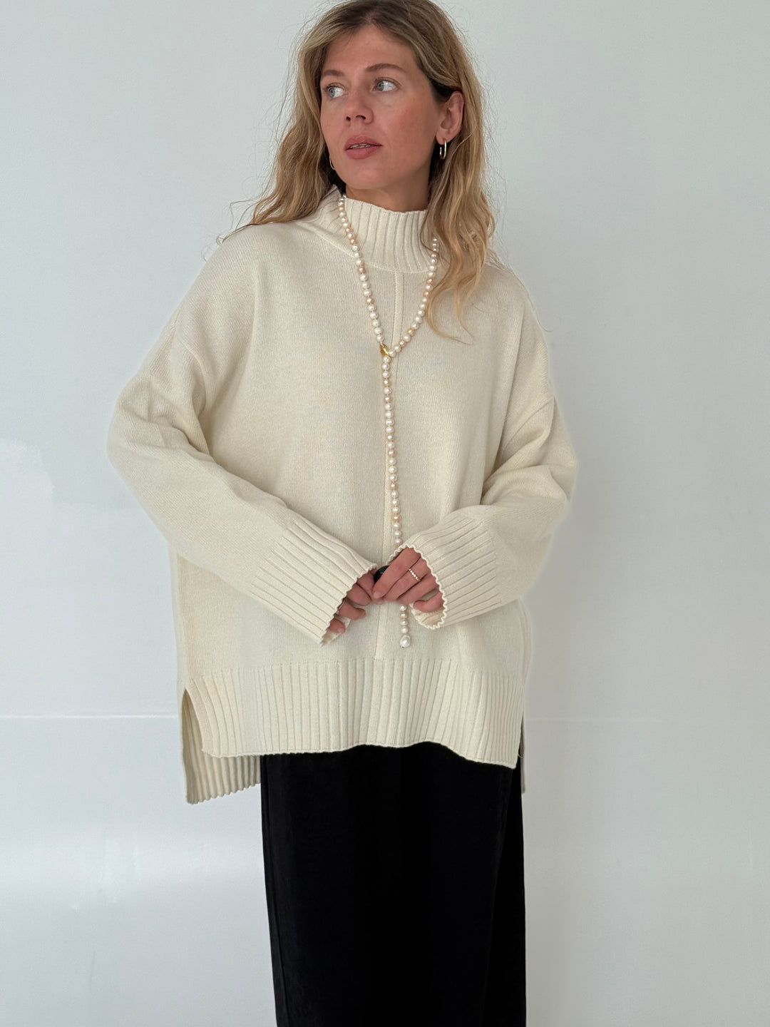 Oversize adīts vilnas džemperis ar augstu apkakli #02