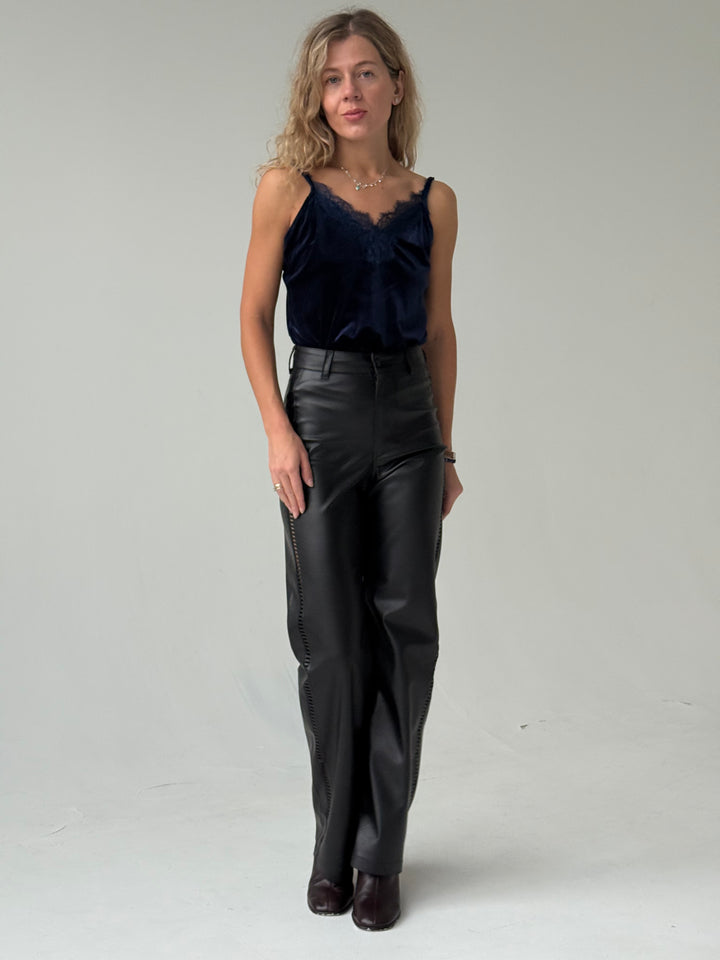 Samta tops ar mežģīnēm