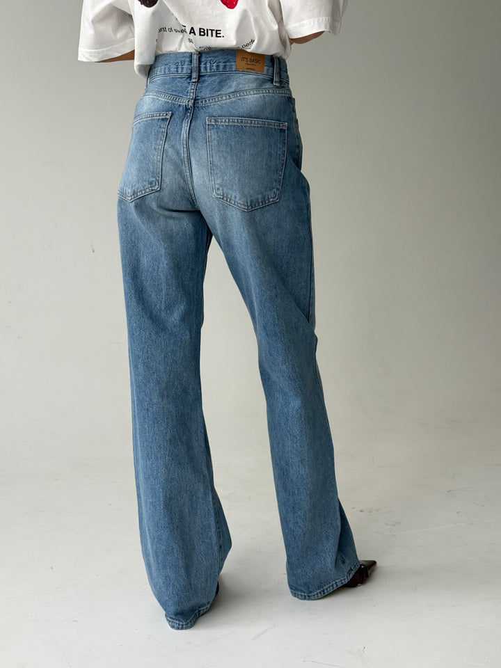 Taisnas džinsa bikses ar augstu jostasvietu un balinātu efektu