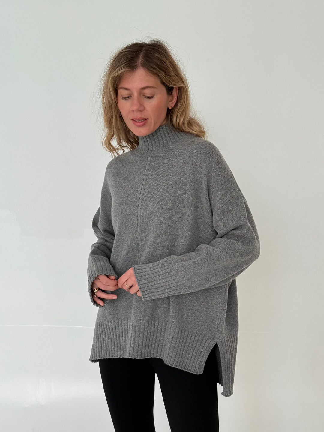 Oversize adīts vilnas džemperis ar augstu apkakli #02