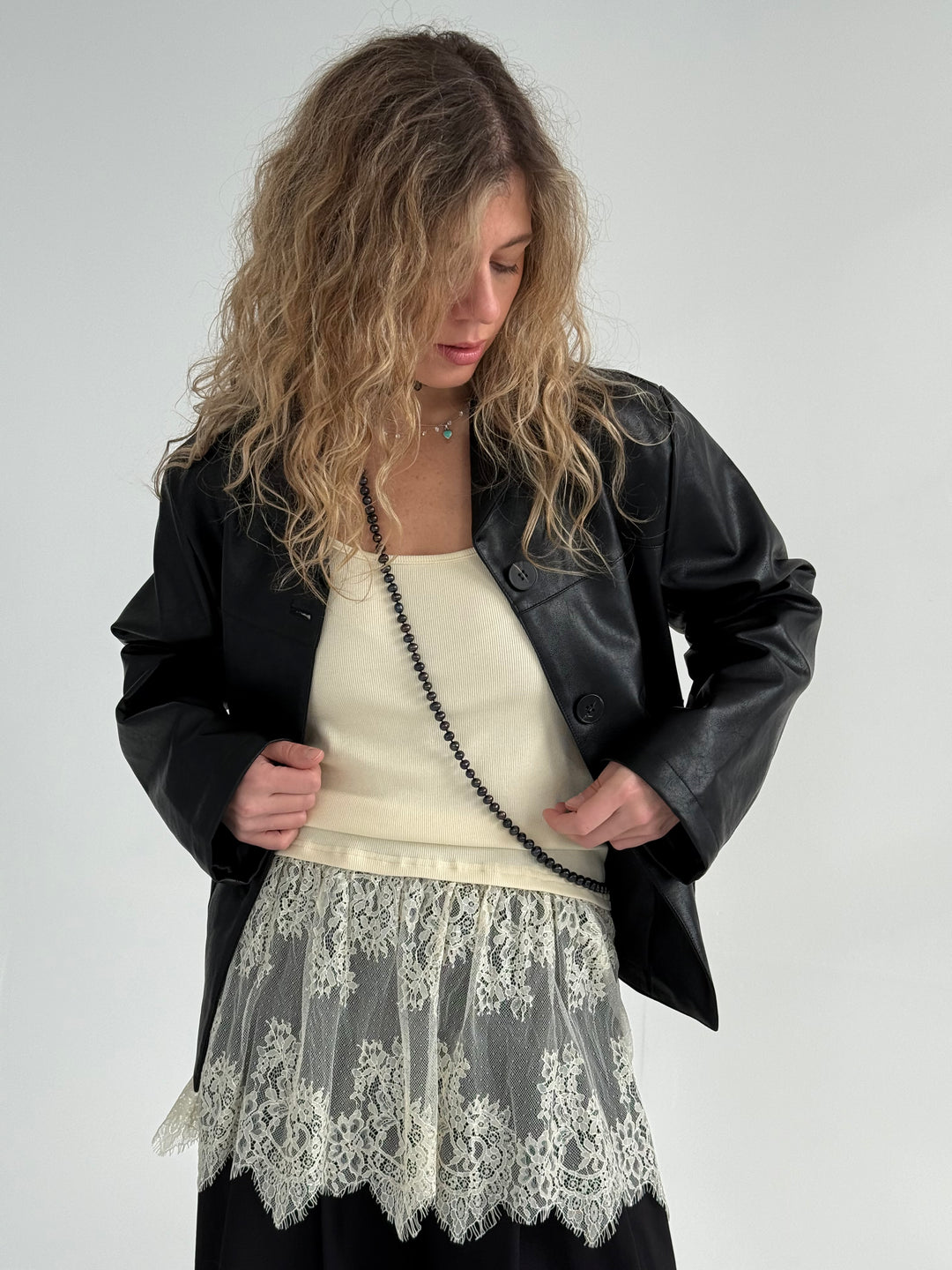 Kokvilnas tops ar mežģīnēm