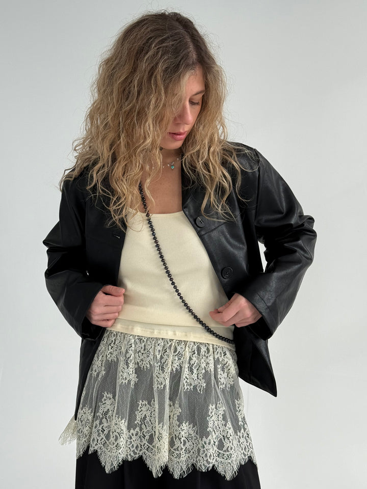 Kokvilnas tops ar mežģīnēm