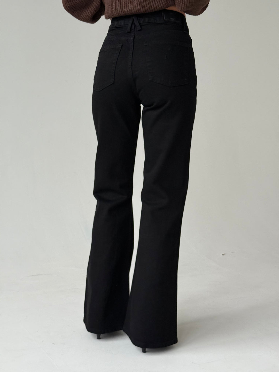 Zvanveida džinsa bikses ar vidēji augstu jostasvietu #02