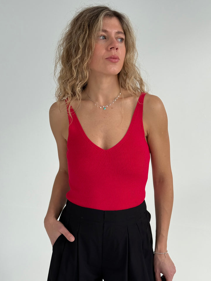 Rievots viskozes tops ar V-veida kakla izgriezumu