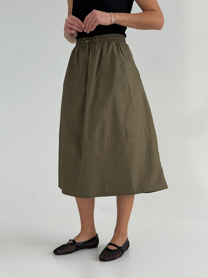 Kokvilnas svārki ar kabatām un savelkamu aukliņu