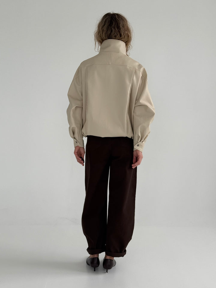 Ādas imitācijas bomber stila virsjaka ar augstu apkakli