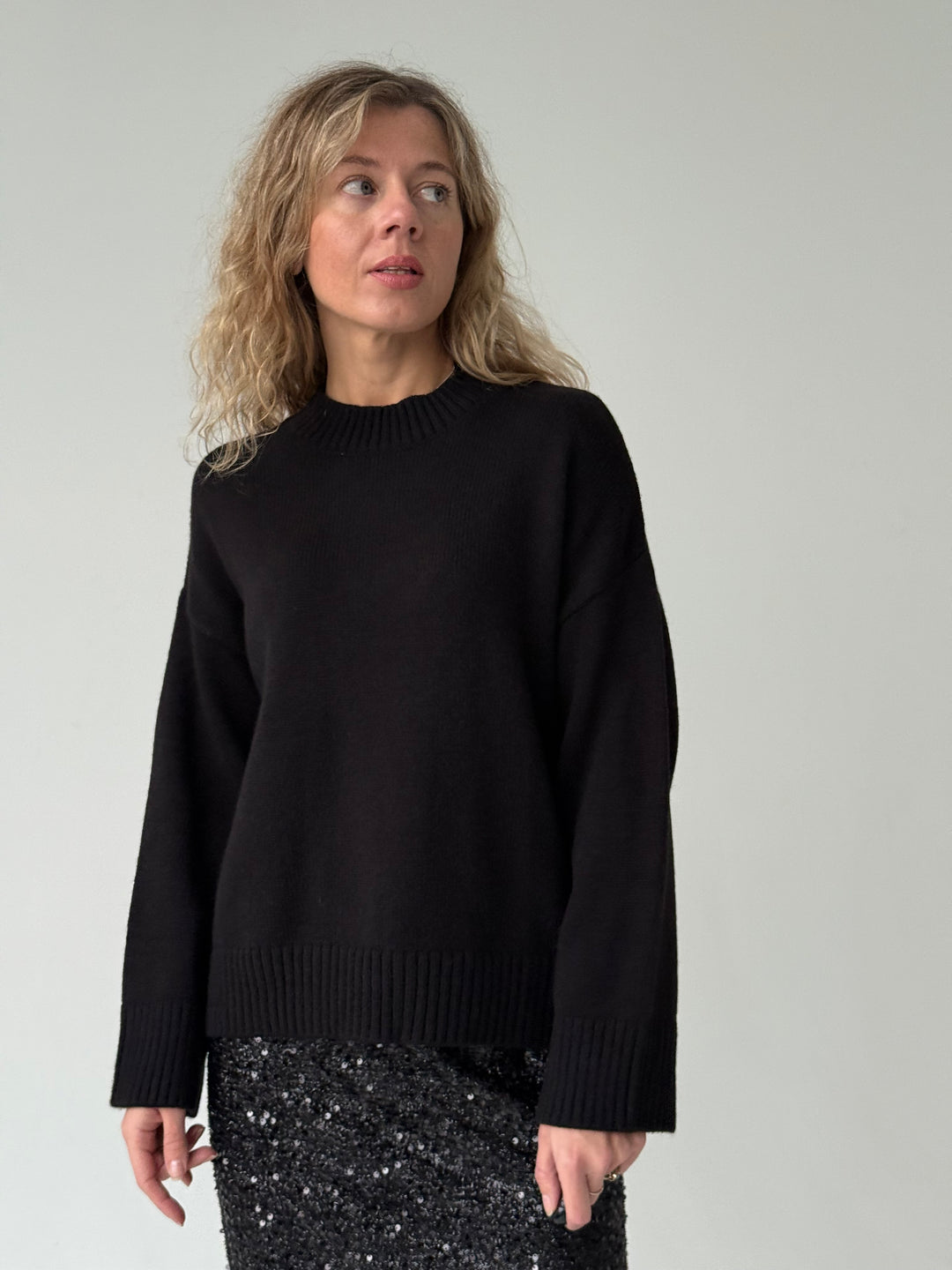 Adīts džemperis ar apaļu kakla izgriezumu #02