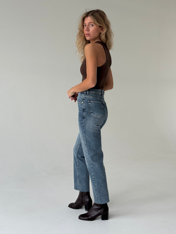 Saīsinātas džinsa bikses ar balinātu efektu