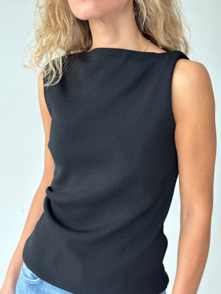 Adīts viskozes tops ar krokotu elementu