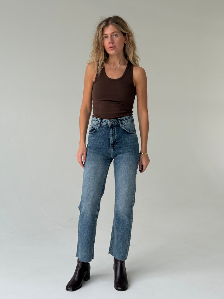 Saīsinātas džinsa bikses ar balinātu efektu