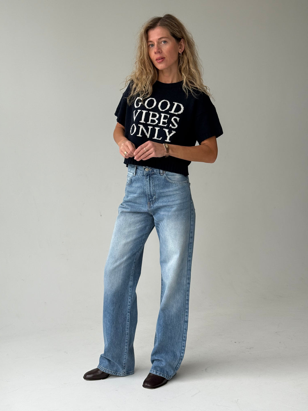 Adīts kokvilnas džemperis ar uzrakstu