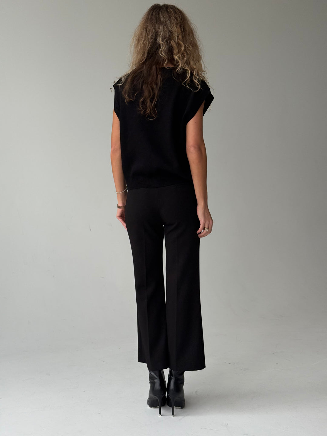 Adīta trikotāžas veste #01