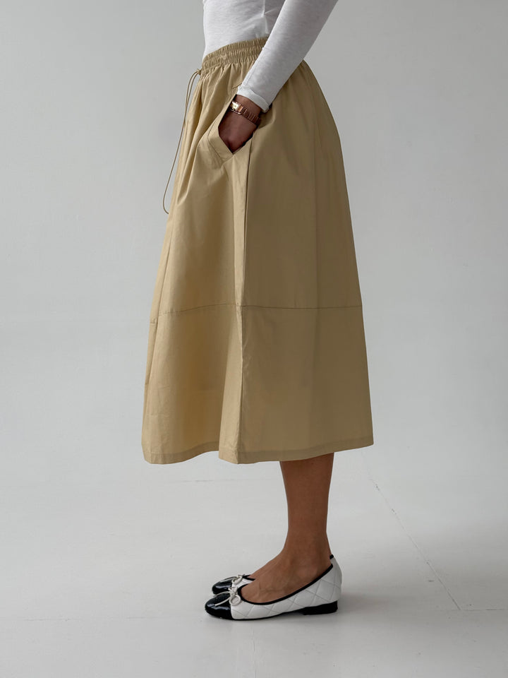 Kokvilnas svārki ar kabatām un savelkamu aukliņu