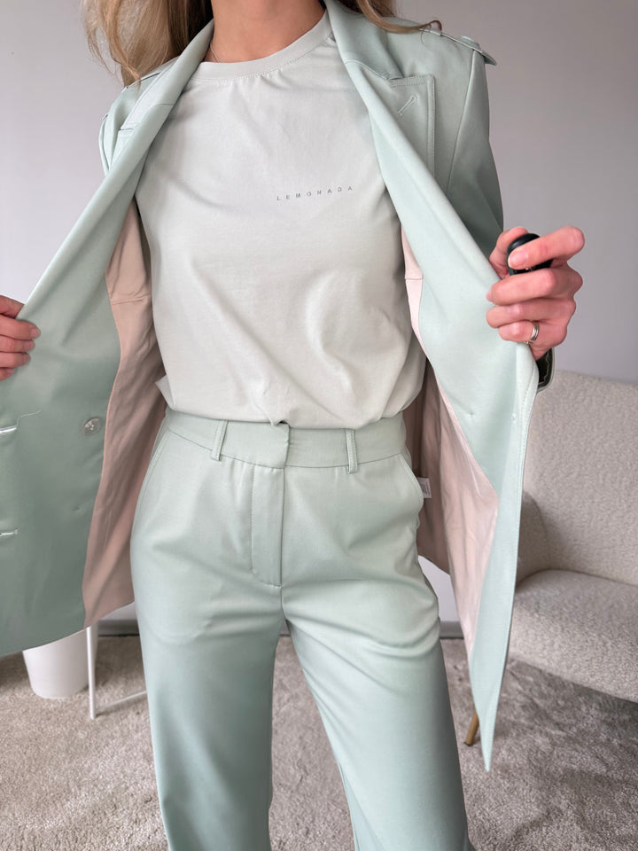Oversize žakete trenča stilā ar divrindu pogājumu