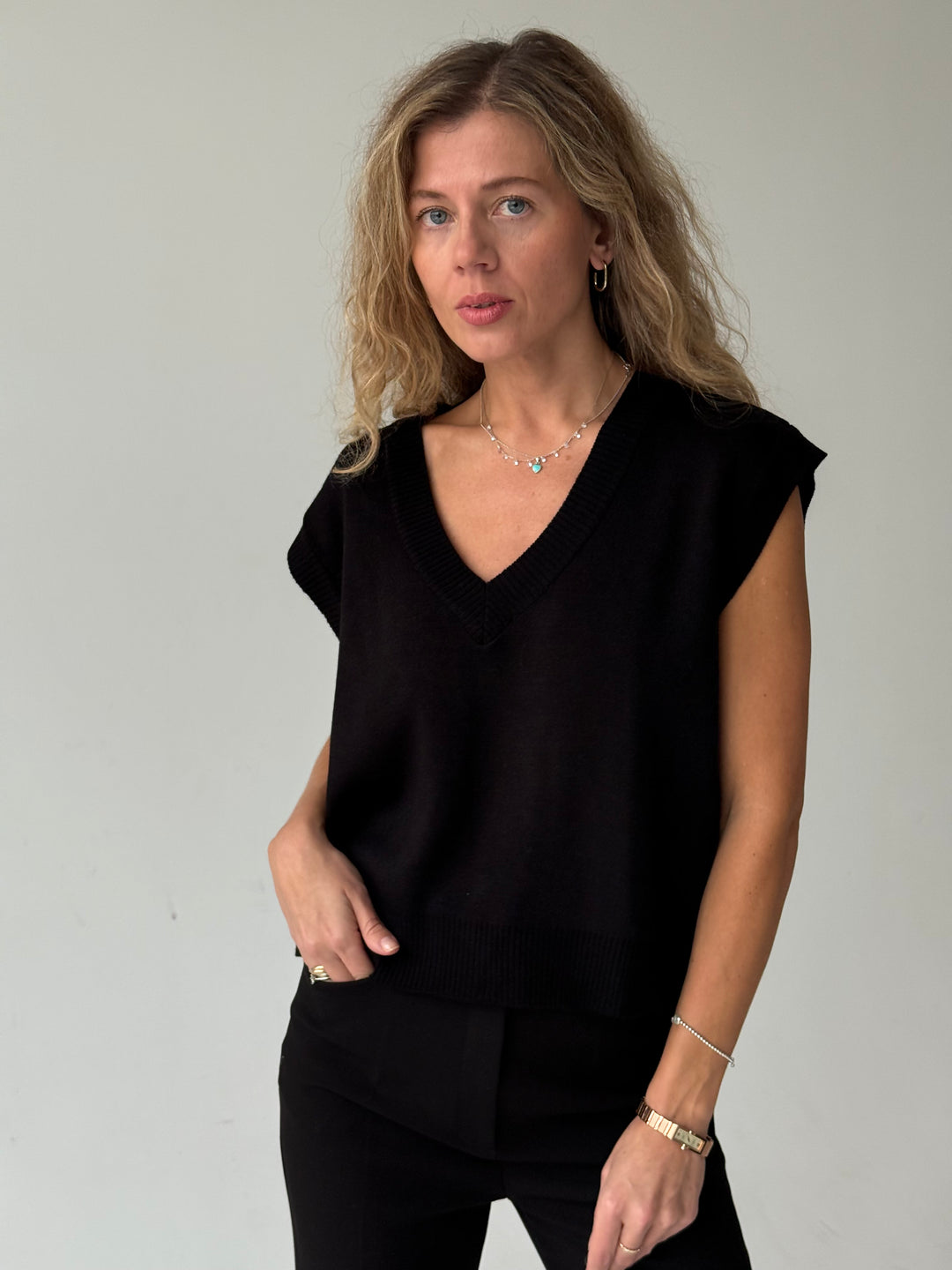 Adīta trikotāžas veste #01