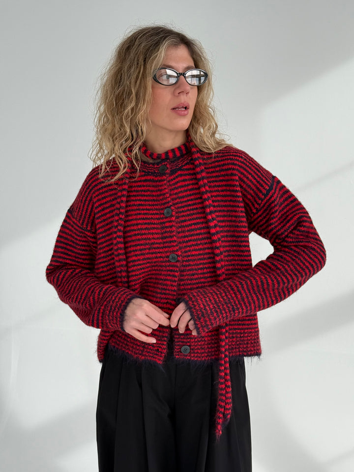 Adīta svītraina pogājama jaka ar jostu