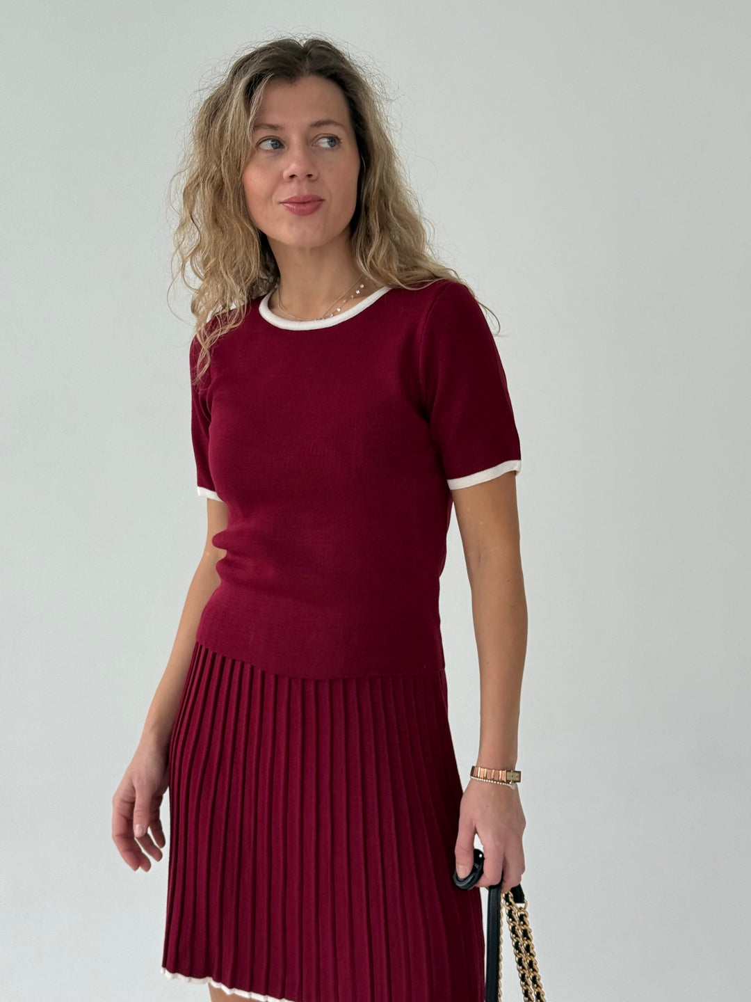 Trikotāžas plisētu svārku un topa komplekts