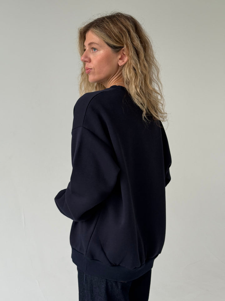 Kokvilnas oversize džemperis ar uzrakstu un siltinājumu