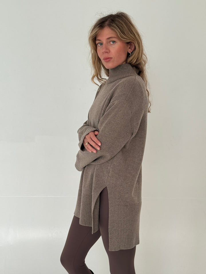 Oversize adīts vilnas džemperis ar augstu apkakli #01