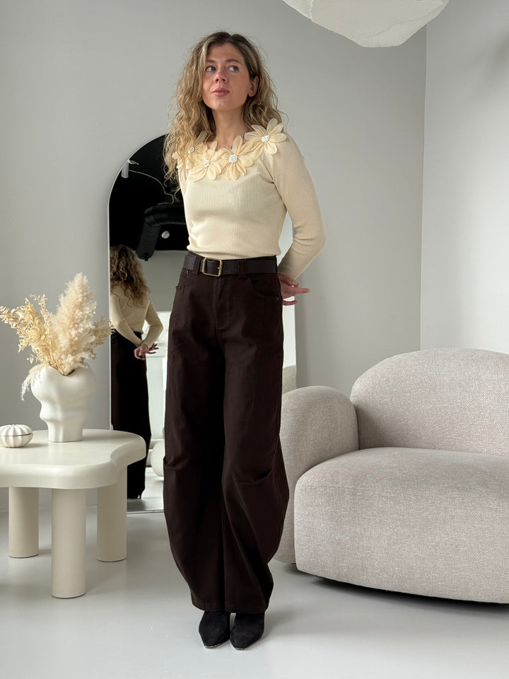 Trikotāžas rievots džemperis ar dekoratīviem ziediem