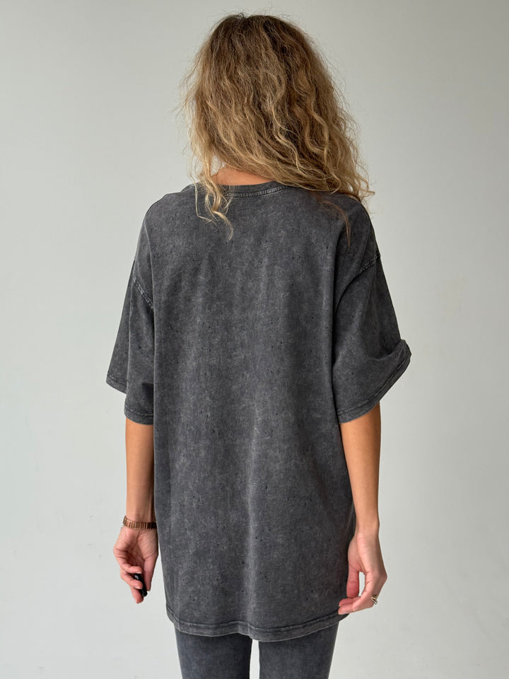 Pagarināts kokvilnas T-krekls ar balinātu efektu un apdruku #02