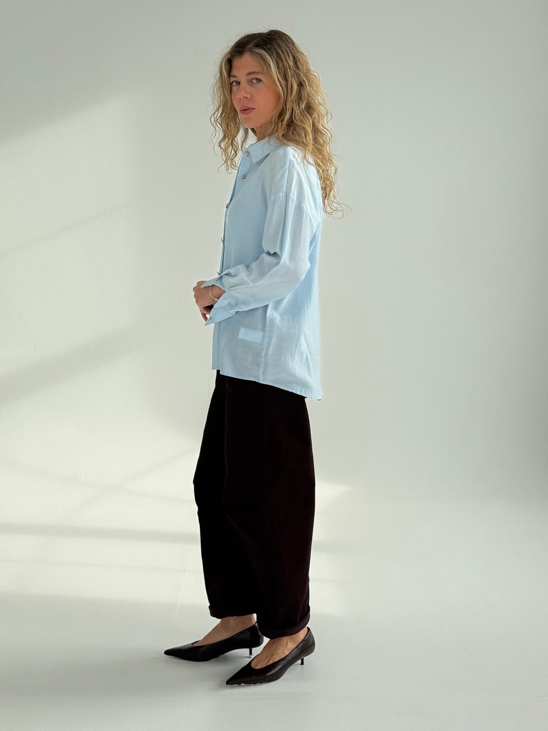 Viskozes blūze ar zelta pogām