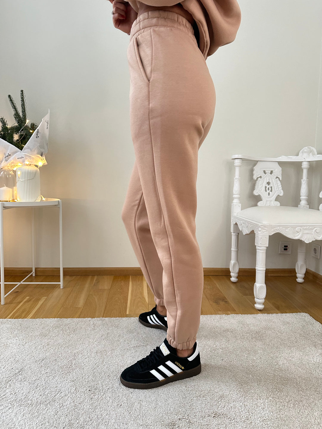 Walking tracksuit with insulation