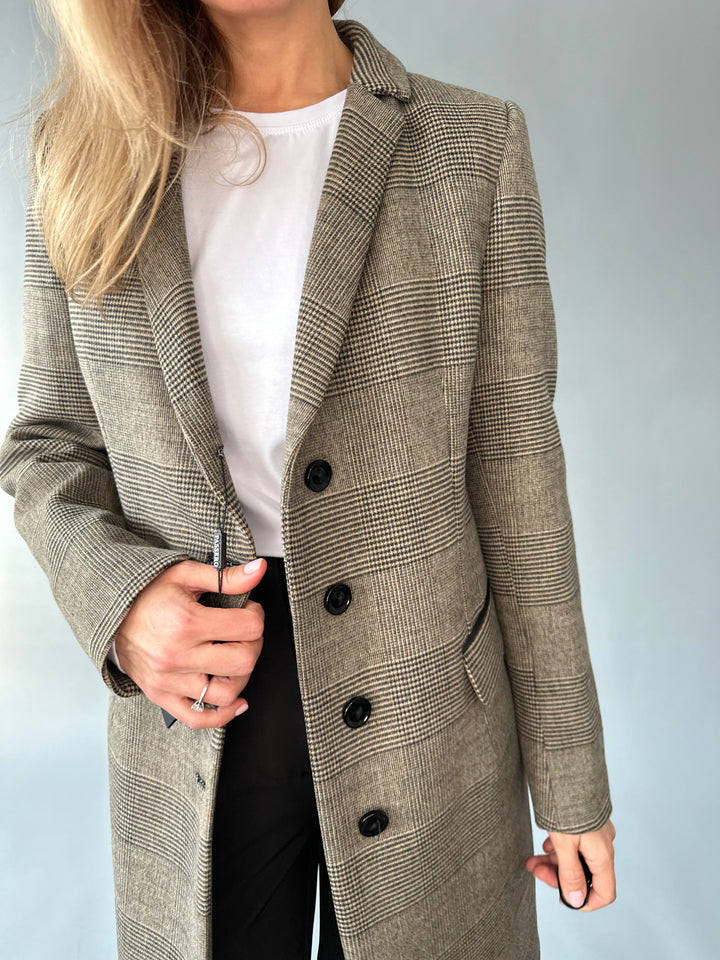 Checked wool coat with insulation