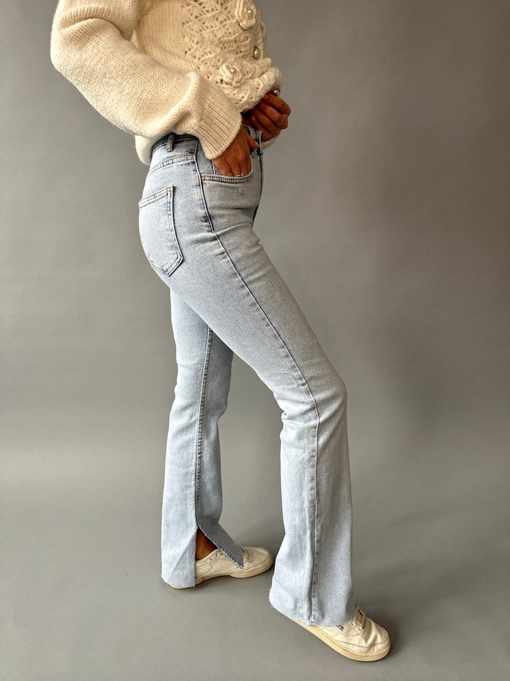 Jeans with side slits