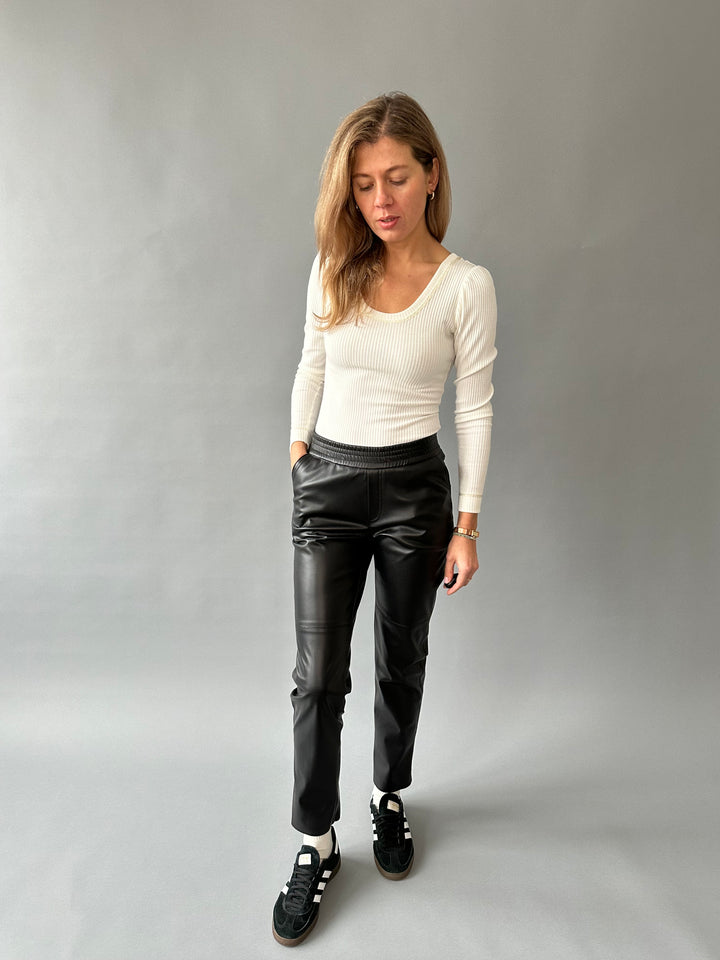  Casual faux leather pants