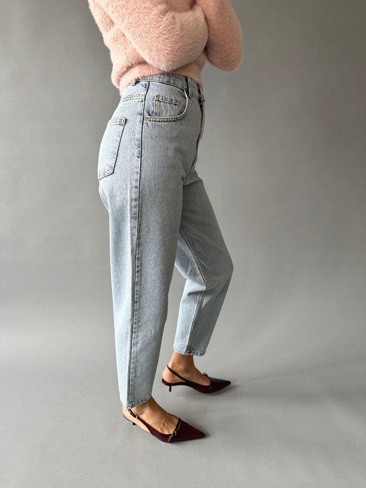 Mom fit jeans with high waist