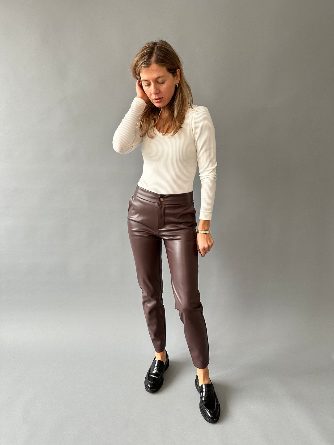  Classic faux leather pants