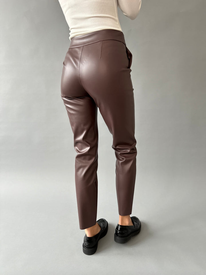  Classic faux leather pants