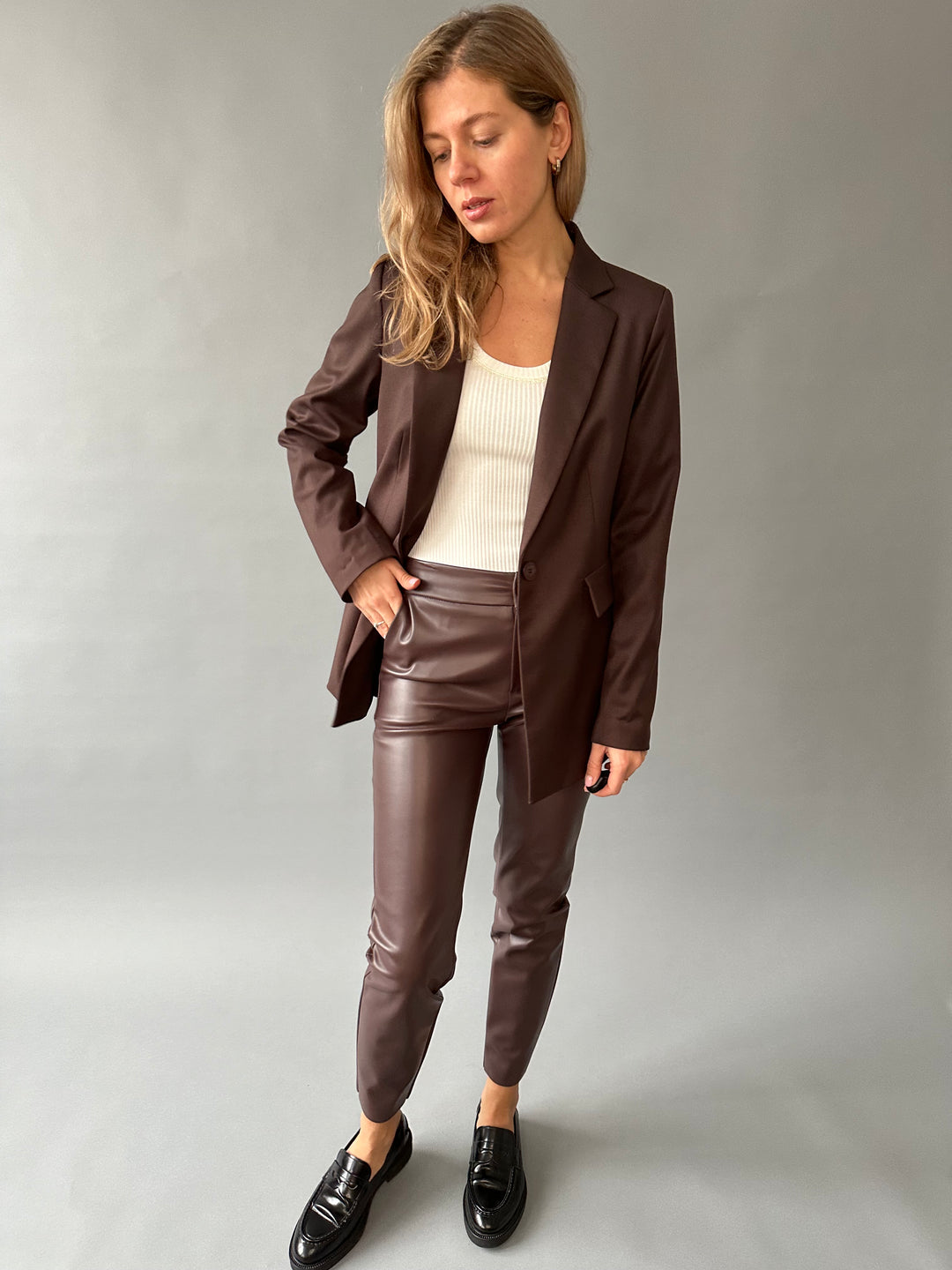  Classic faux leather pants